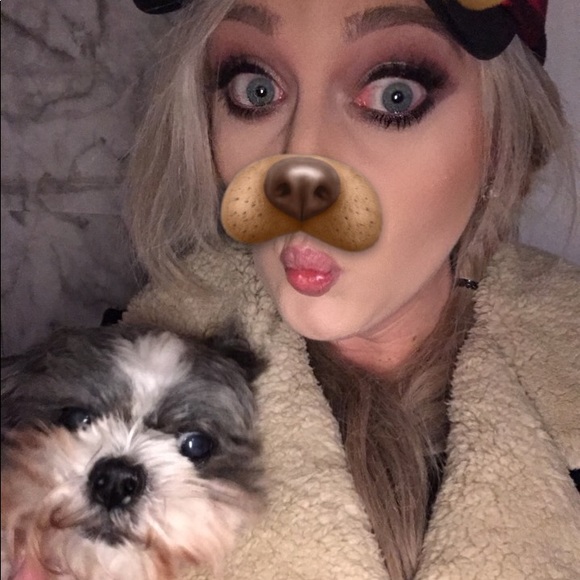 Meet your seller/buyer!!💗🎀 - Picture 2 of 8